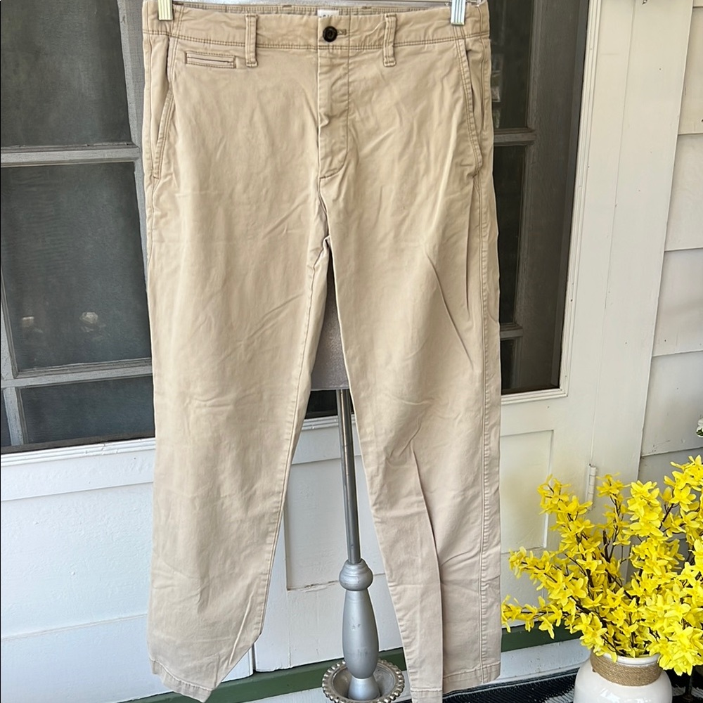 GAP 32 x 32 Khaki Chinos